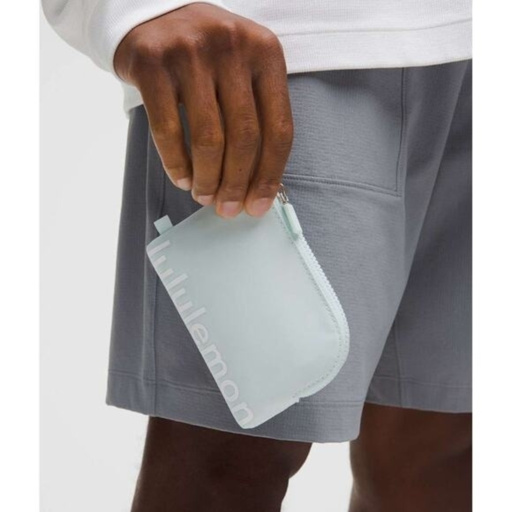 NWT Lululemon Clippable Card Pouch Mint Breeze White - Picture 4 of 5